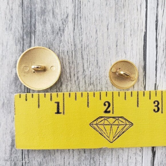 Vintage Gold Metal With Green Enamel Detail Crest Buttons - Picture 5 of 5